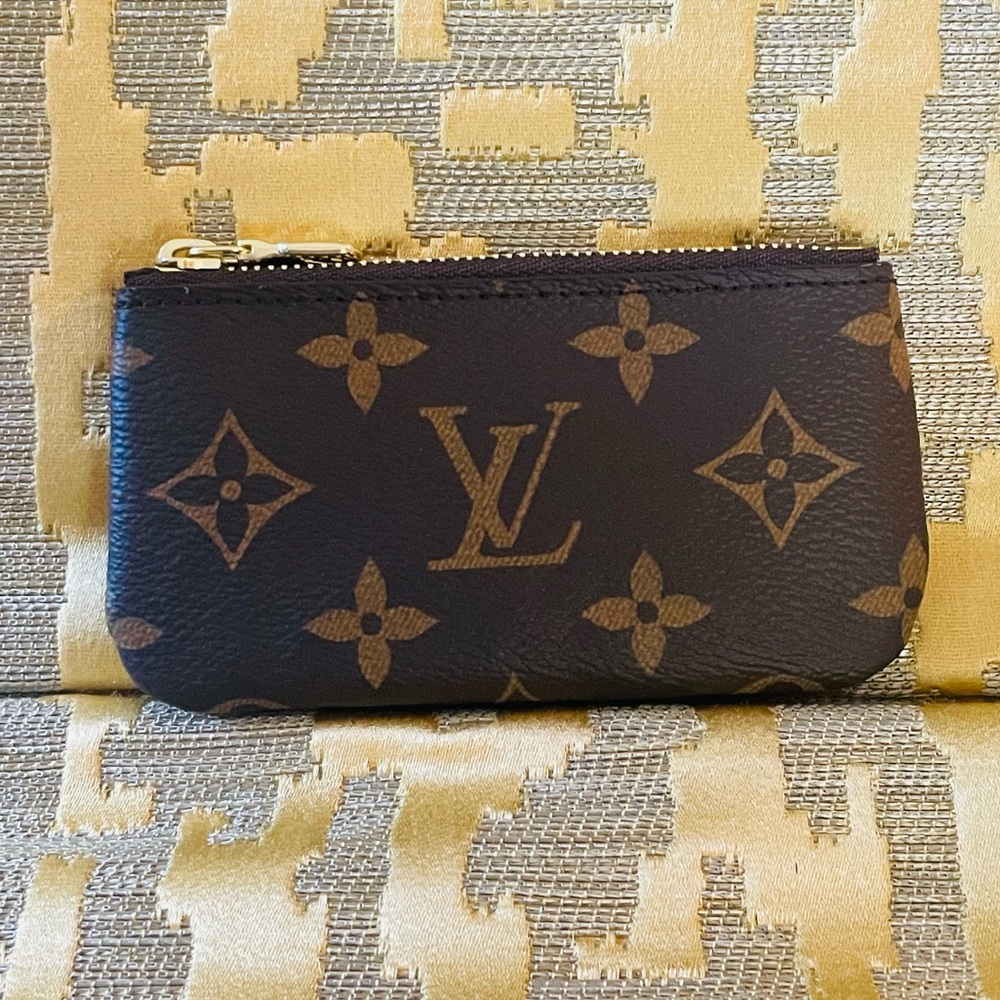 🤵🏼‍♂️ Louis Vuitton Key Pouch Monogram NWT